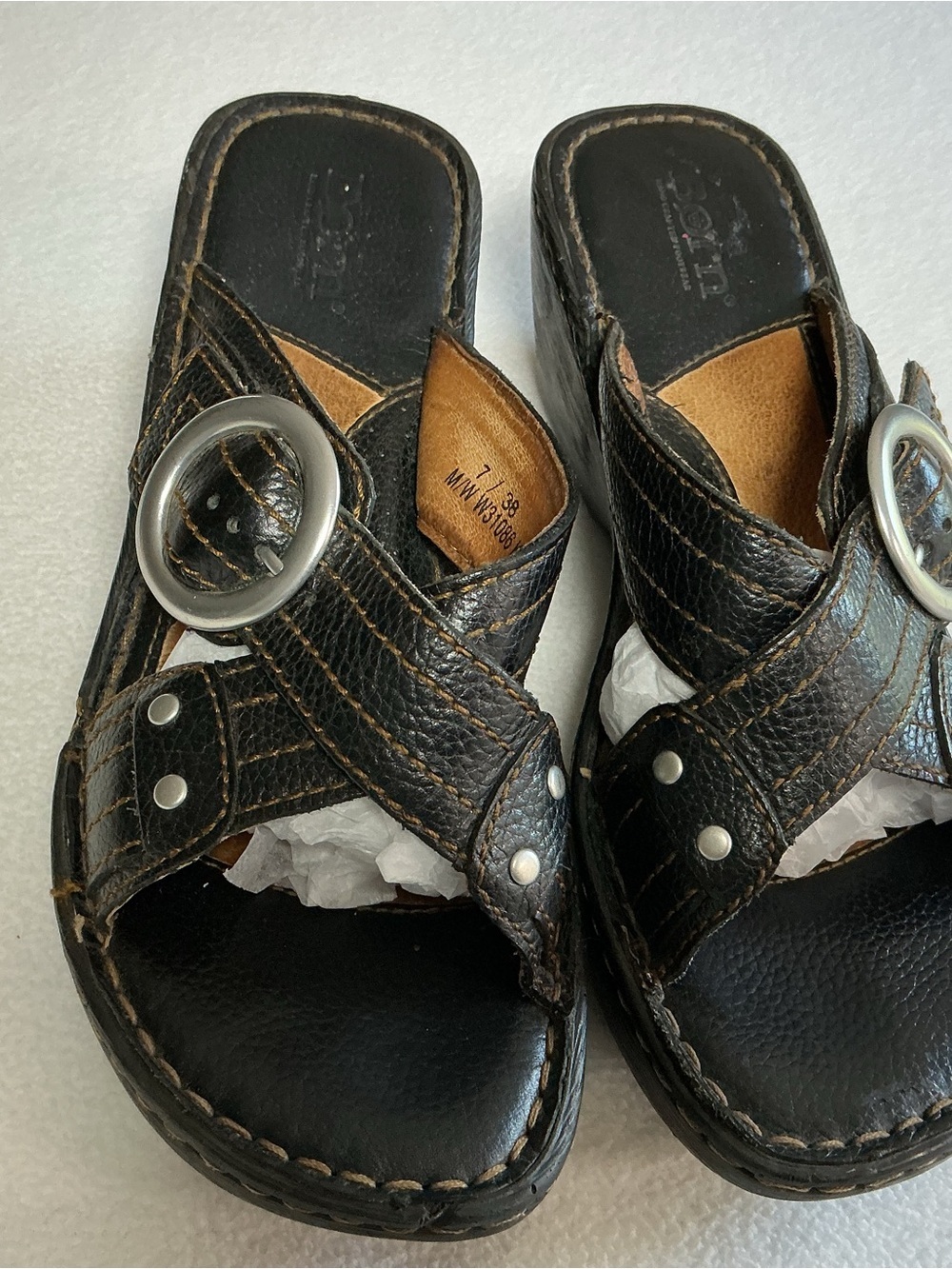 Born Black Leather Wedge Sandals Women's Size 7 EU 38 Slide Mules Buckle Studded - Picture 8 of 8